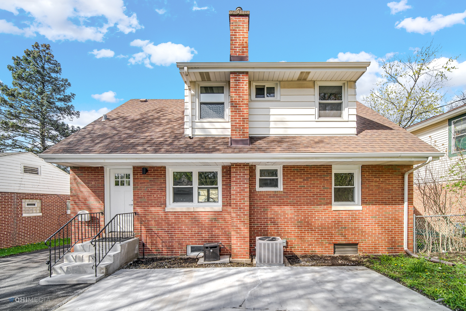 2141 Downey Road Homewood, IL 60430 - Photo 28 of 31 a front view of a house with a yard