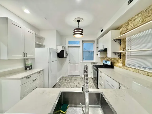 $750,000 | 6228 North Artesian Avenue, Chicago, IL 60659