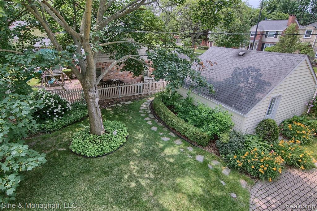 389 Merriweather Road Grosse Pointe Farms, MI 48236 - Photo 31 of 33