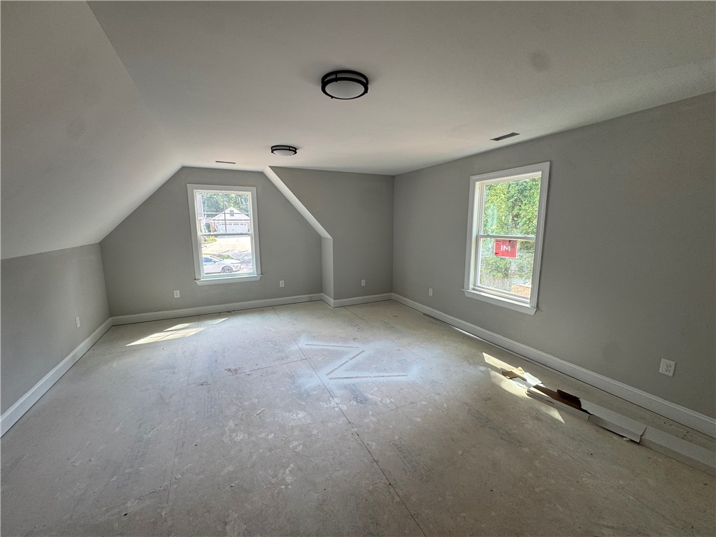 513 Quail Hollow Road Anderson, SC 29621 - Photo 30 of 39 Upstairs bed with complete ensuite. Truly a flex space to fit your needs.
