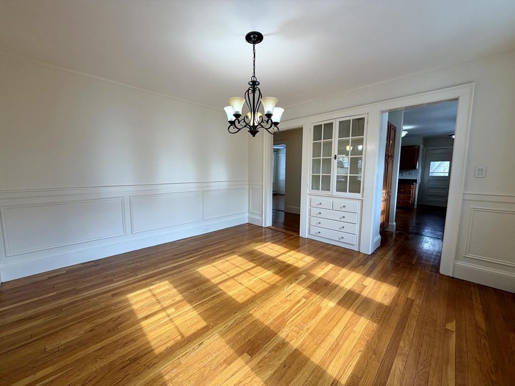 31 Oakley Road, Unit 1 Watertown, MA 02472 - Photo 13 of 37