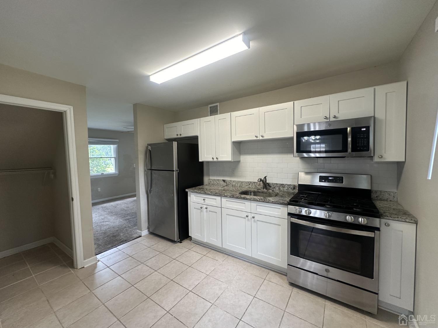 446 Old Post Road Edison, NJ 08817 - Photo 9 of 22