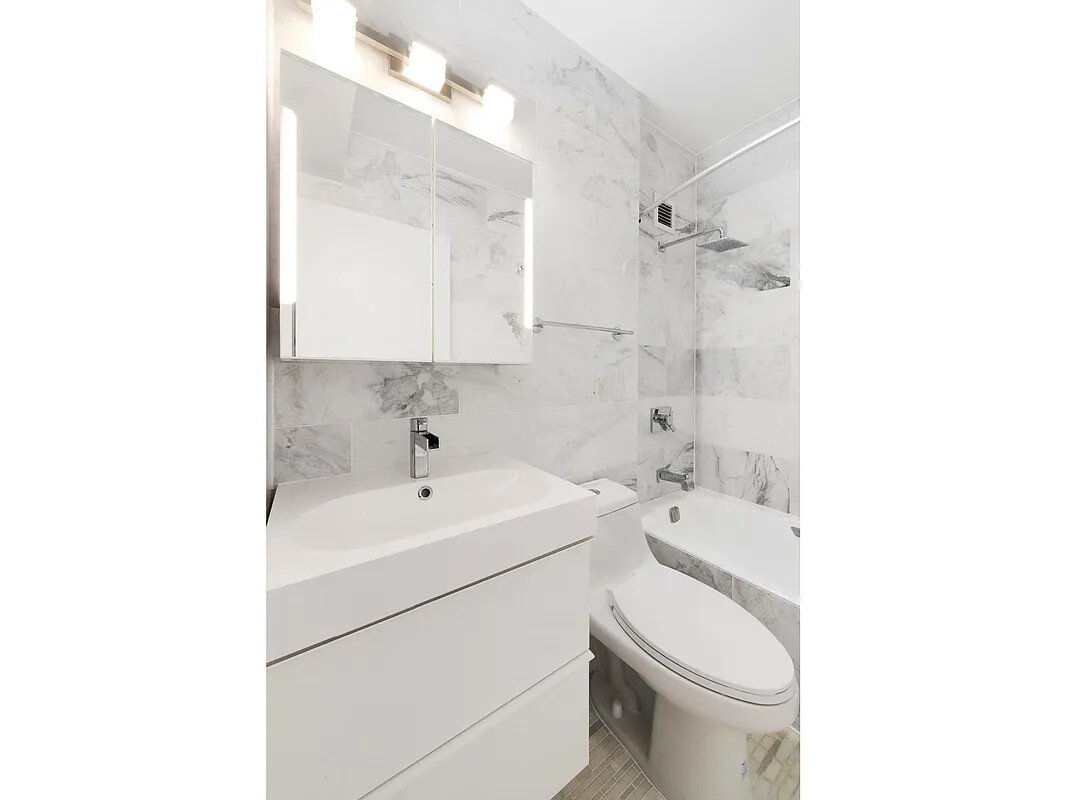 200 Rector Place, Unit 9E Manhattan, NY 10280 - Photo 4 of 6