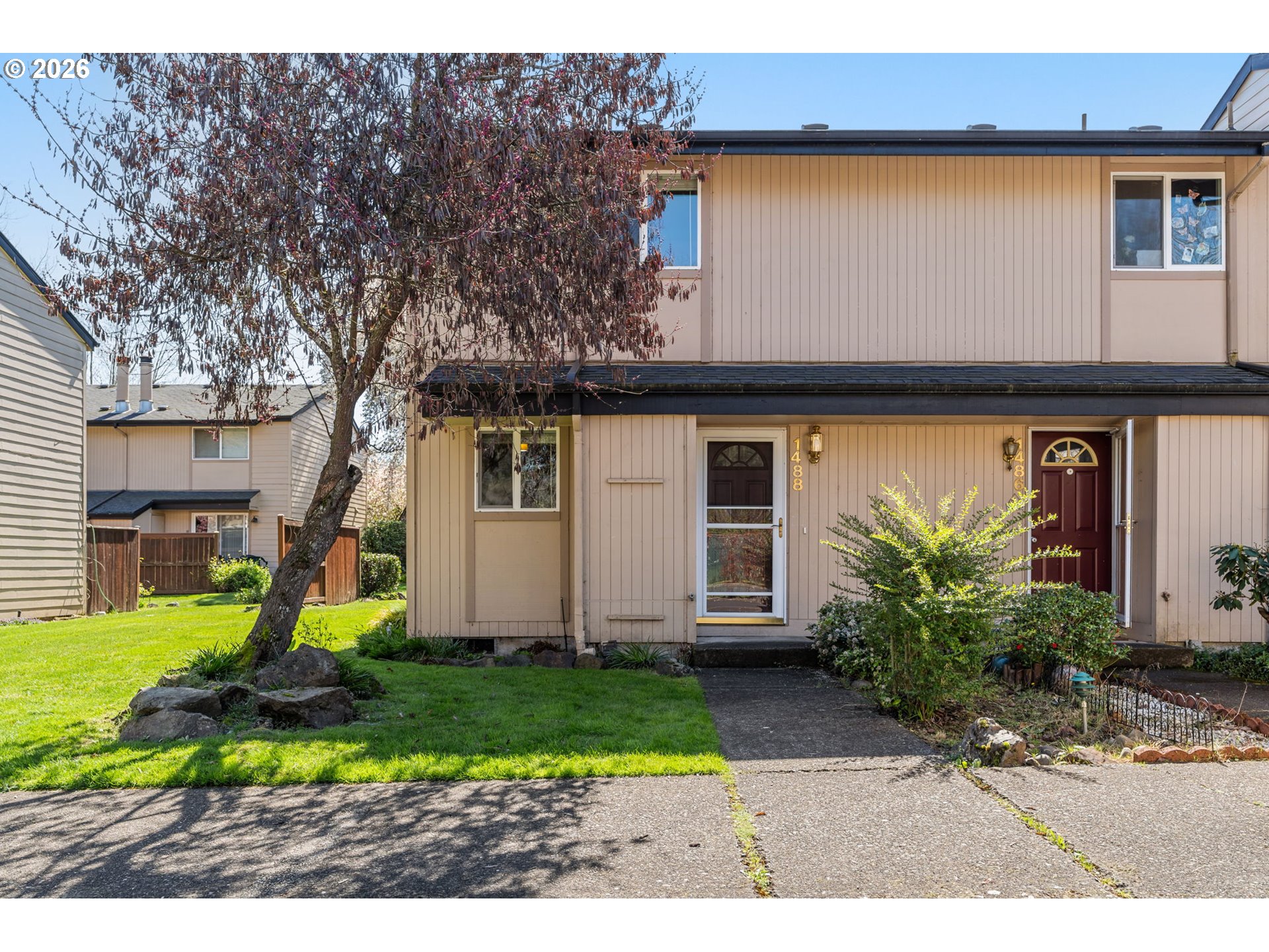 1488 Fetters Loop Eugene, OR 97402 - Photo 2 of 31