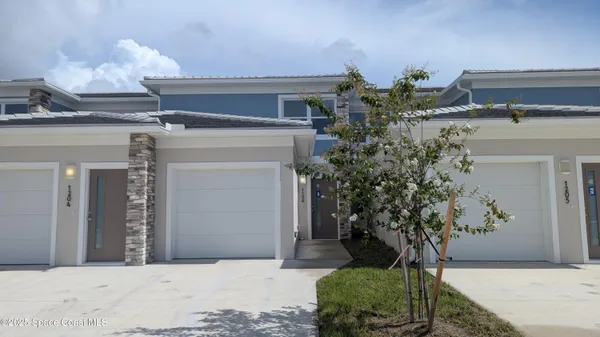 a view of entryway of house