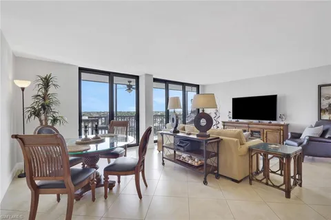 $850,000 | 10420 Gulf Shore Drive, Unit 162, Naples, FL 34108