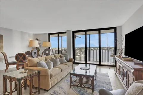 $850,000 | 10420 Gulf Shore Drive, Unit 162, Naples, FL 34108