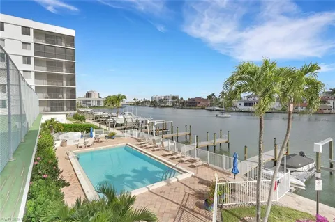 $850,000 | 10420 Gulf Shore Drive, Unit 162, Naples, FL 34108