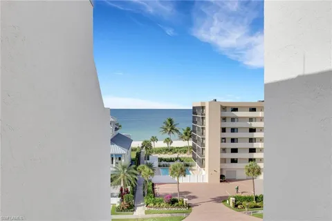 $850,000 | 10420 Gulf Shore Drive, Unit 162, Naples, FL 34108