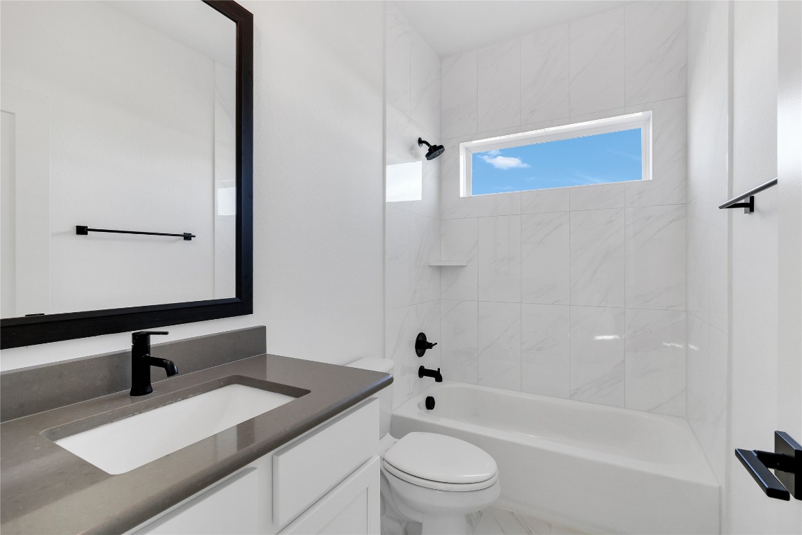 8589 Meridy Loop Round Rock, TX 78665 - Photo 32 of 36 a bathroom with a sink a toilet and a bathtub