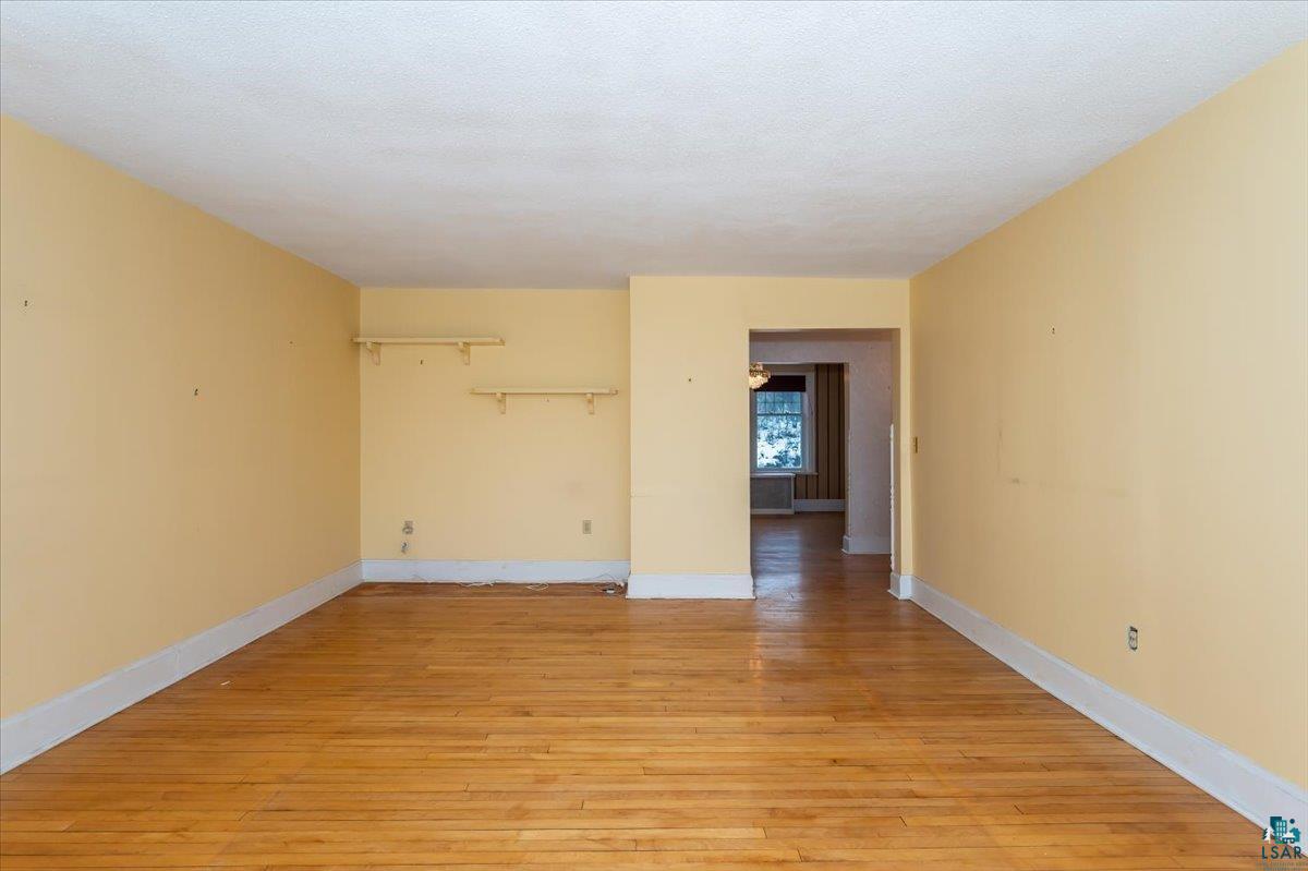 2510 East Superior Street Duluth, MN 55812 - Photo 10 of 34 2nd Floor Living Rm