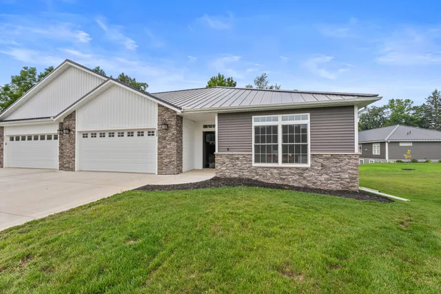 $421,500 | 235 Auseon Court, Hillsdale, MI 49242
