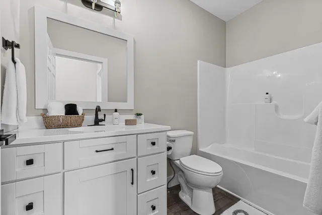 $421,500 | 235 Auseon Court, Hillsdale, MI 49242