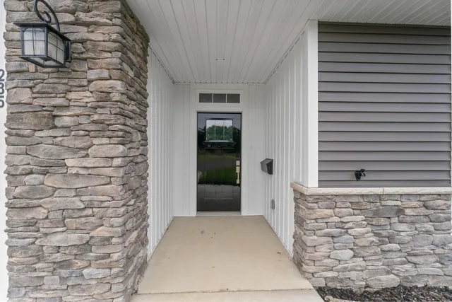 $421,500 | 235 Auseon Court, Hillsdale, MI 49242