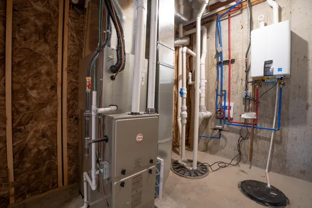 $421,500 | 235 Auseon Court, Hillsdale, MI 49242