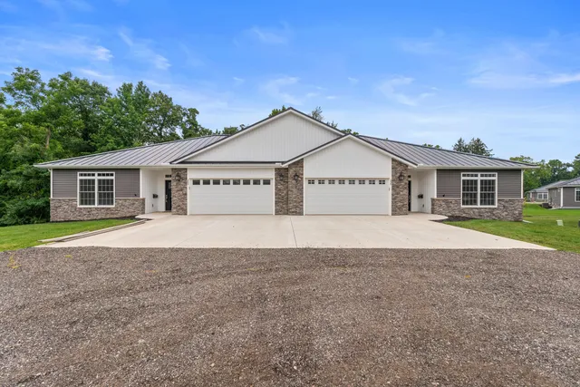 $421,500 | 235 Auseon Court, Hillsdale, MI 49242