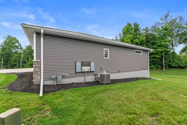 $421,500 | 235 Auseon Court, Hillsdale, MI 49242