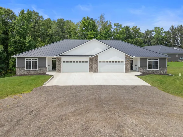 $399,900 | 235 Auseon Court, Hillsdale, MI 49242