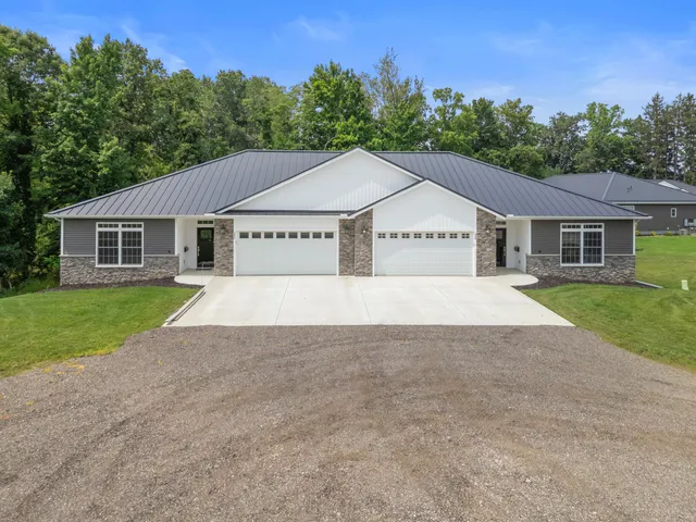 $421,500 | 235 Auseon Court, Hillsdale, MI 49242