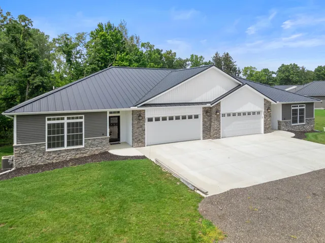 $421,500 | 235 Auseon Court, Hillsdale, MI 49242