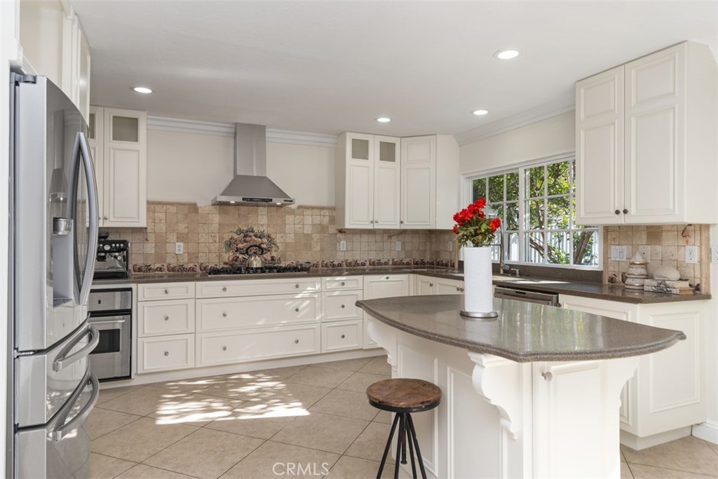 2 Meadowsweet Way Irvine, CA 92612 - Photo 9 of 28