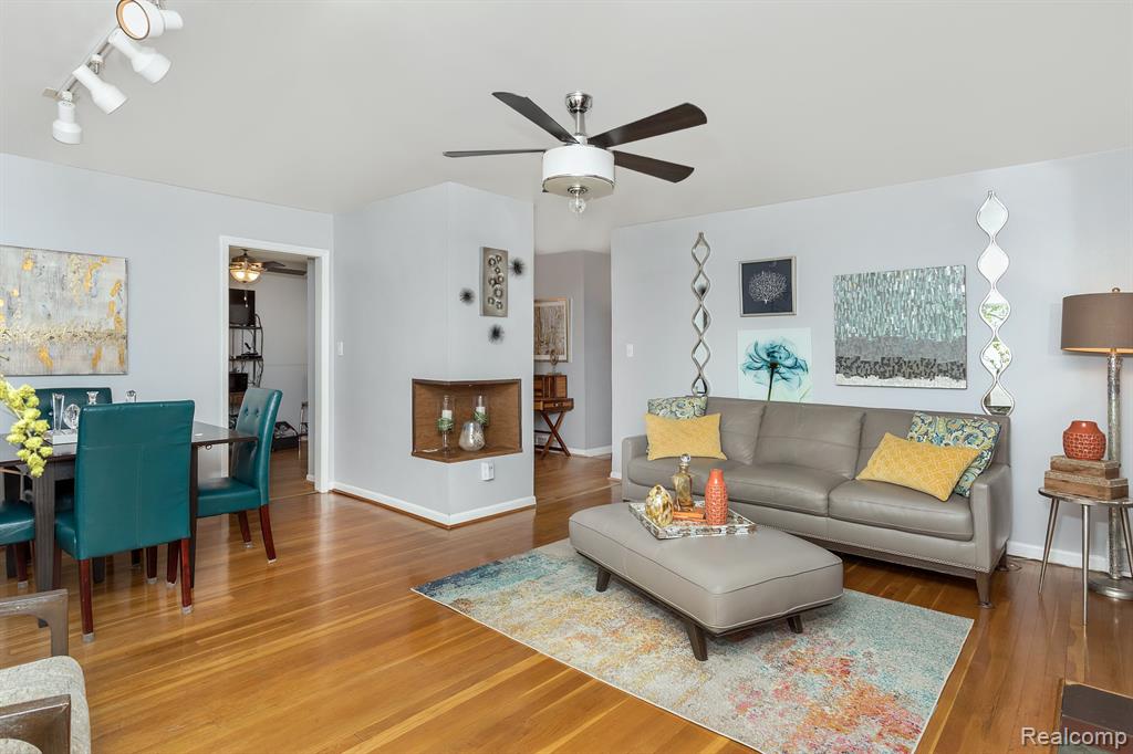 29546 Fall River Road Southfield, MI 48076 - Photo 7 of 34