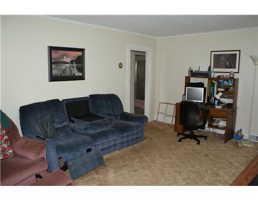 216 River Road Orrington, ME 04474 - Photo 11 of 25 Living Room.
