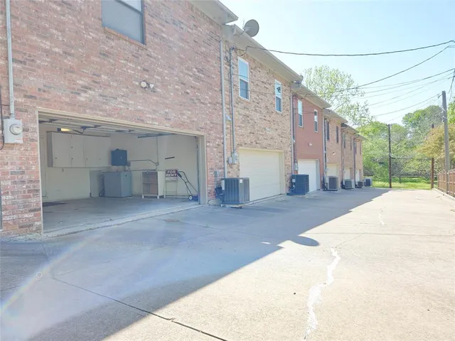 $2,150 | 422 West Oak Street, Weatherford, TX 76086