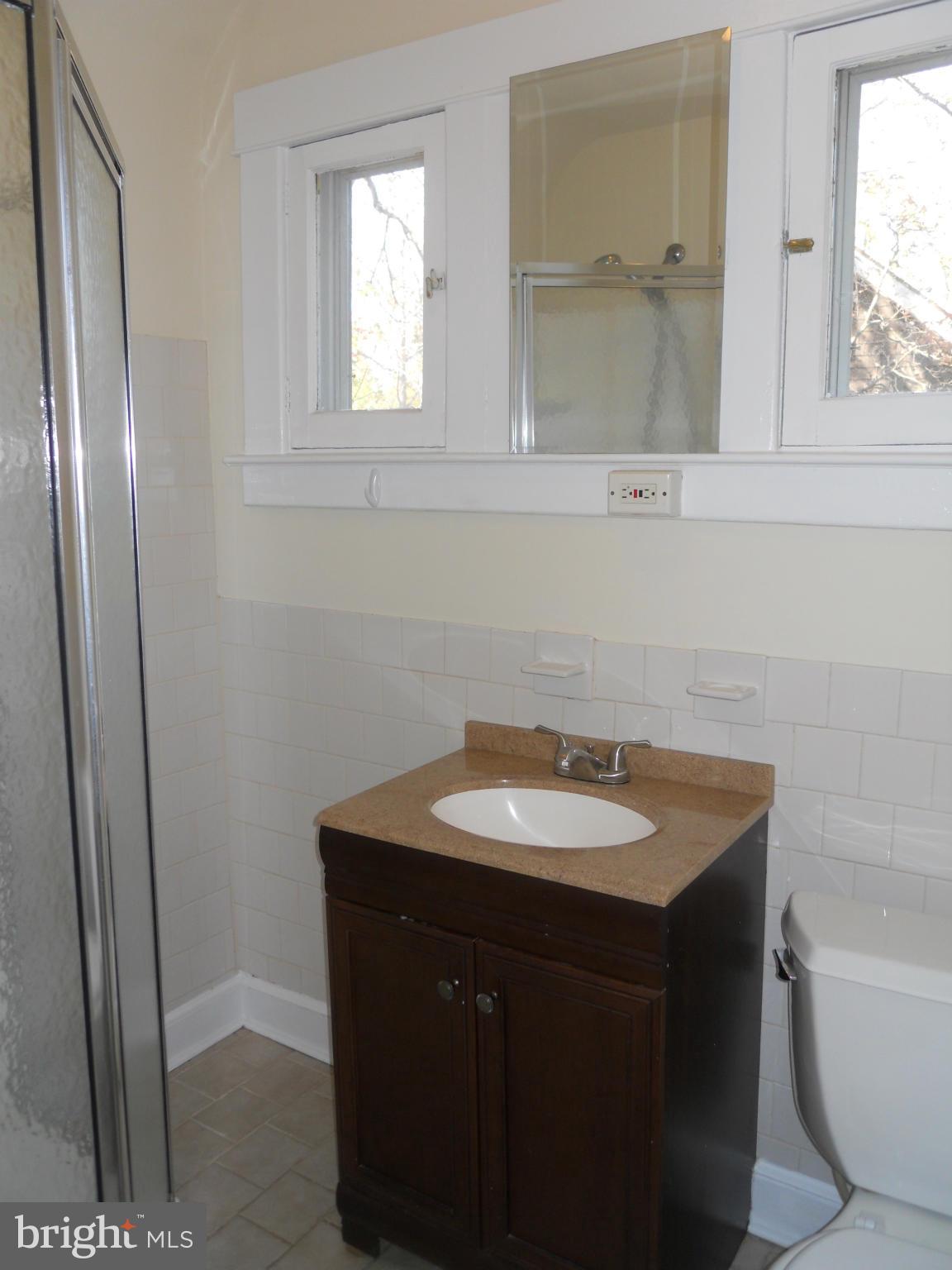 6302 Mayflower Road Baltimore, MD 21212 - Photo 15 of 22 Second Floor Hall Bath