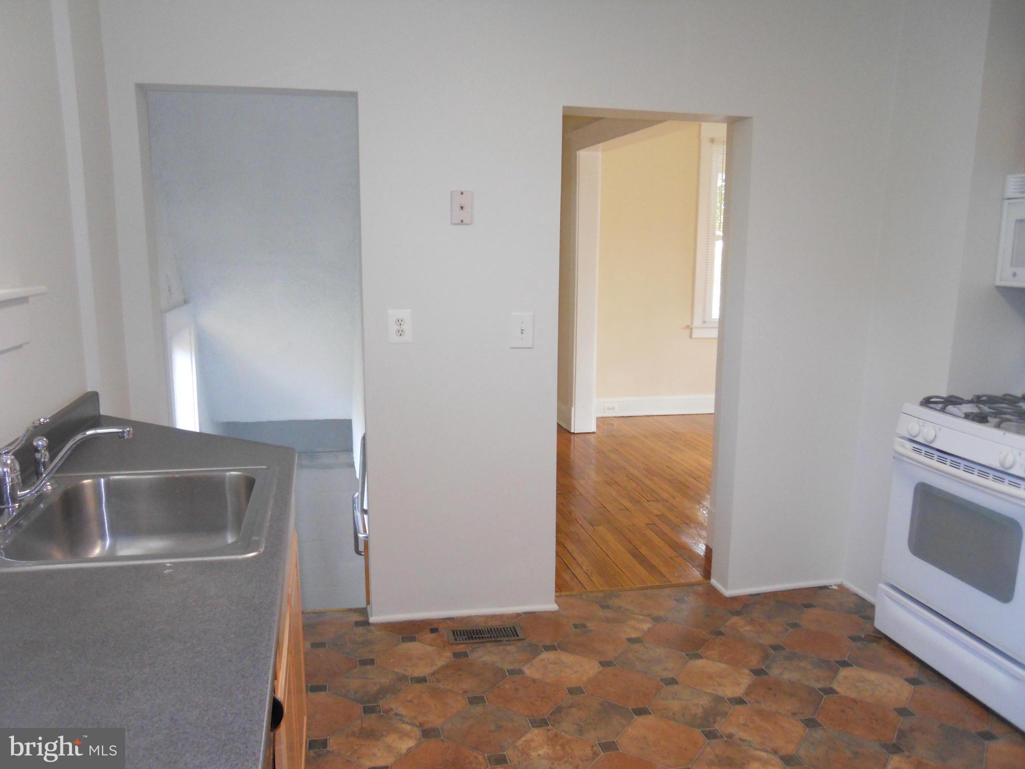 6302 Mayflower Road Baltimore, MD 21212 - Photo 10 of 22 Kitchen