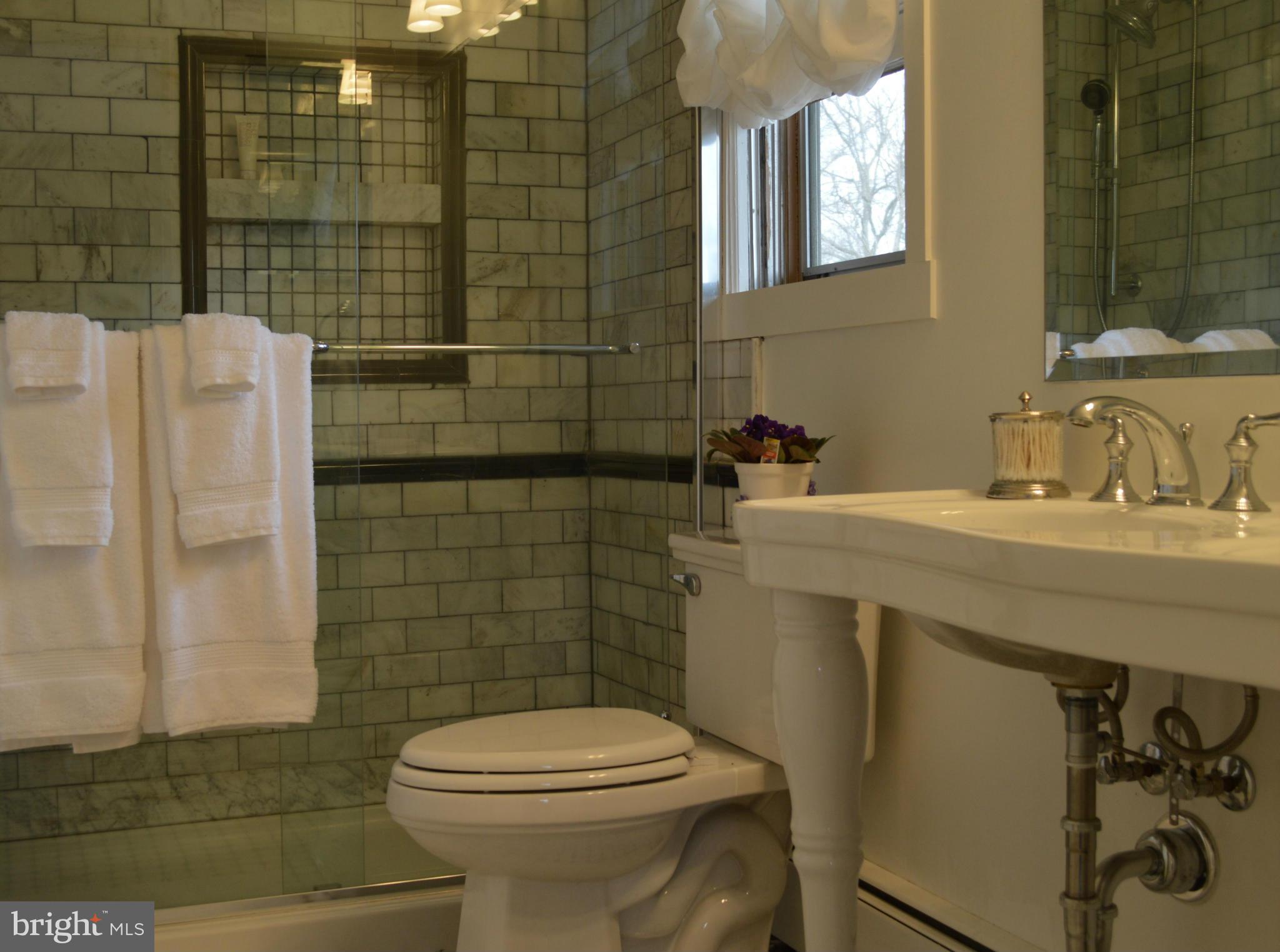 18421 Kingshill Road Germantown, MD 20874 - Photo 17 of 30 Bath (Master)