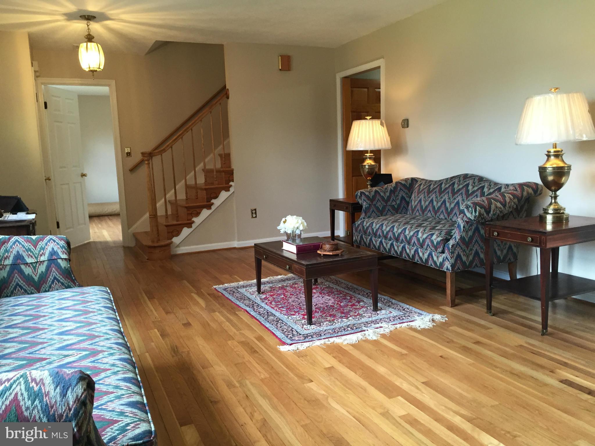 18421 Kingshill Road Germantown, MD 20874 - Photo 6 of 30 Living Room