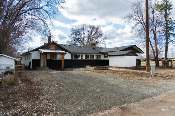 $334,999 | 385-383 Bass Street, Ontario, OR 97914