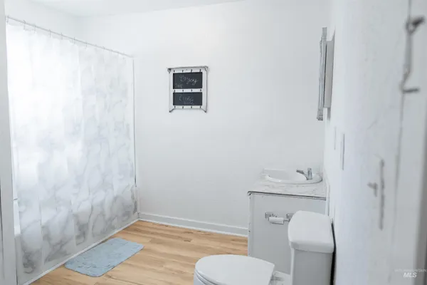 $334,999 | 385-383 Bass Street, Ontario, OR 97914