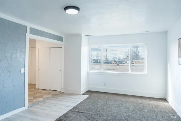 $334,999 | 385-383 Bass Street, Ontario, OR 97914