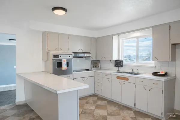 $334,999 | 385-383 Bass Street, Ontario, OR 97914