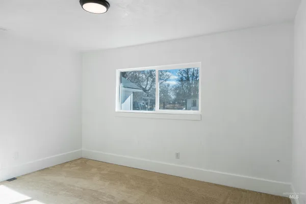 $334,999 | 385-383 Bass Street, Ontario, OR 97914
