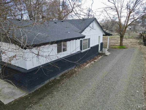 $334,999 | 385-383 Bass Street, Ontario, OR 97914