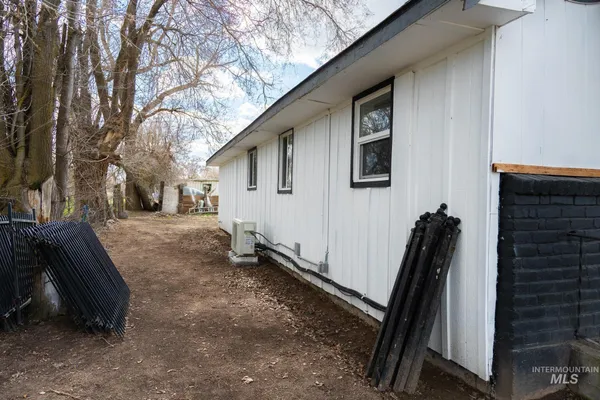 $334,999 | 385-383 Bass Street, Ontario, OR 97914