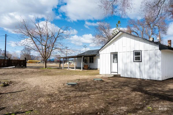 $334,999 | 385-383 Bass Street, Ontario, OR 97914