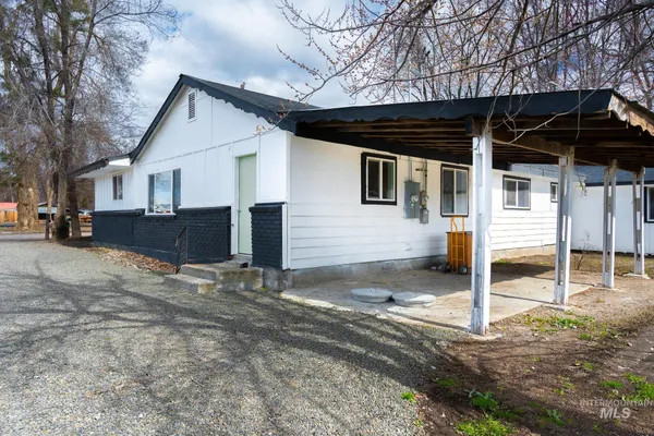 $334,999 | 385-383 Bass Street, Ontario, OR 97914