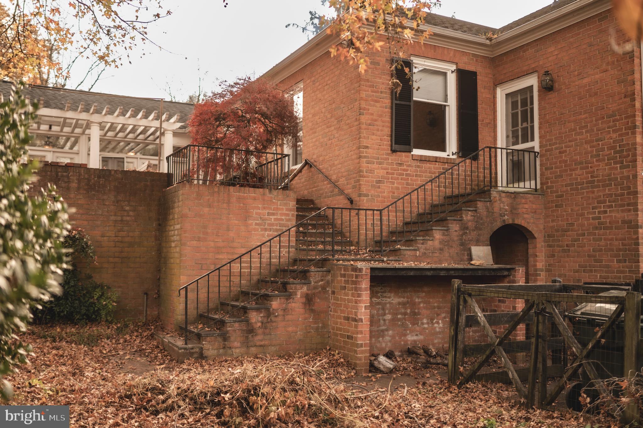 660 Country Club Road Culpeper, VA 22701 - Photo 57 of 69 a backyard of a house with table and chairs