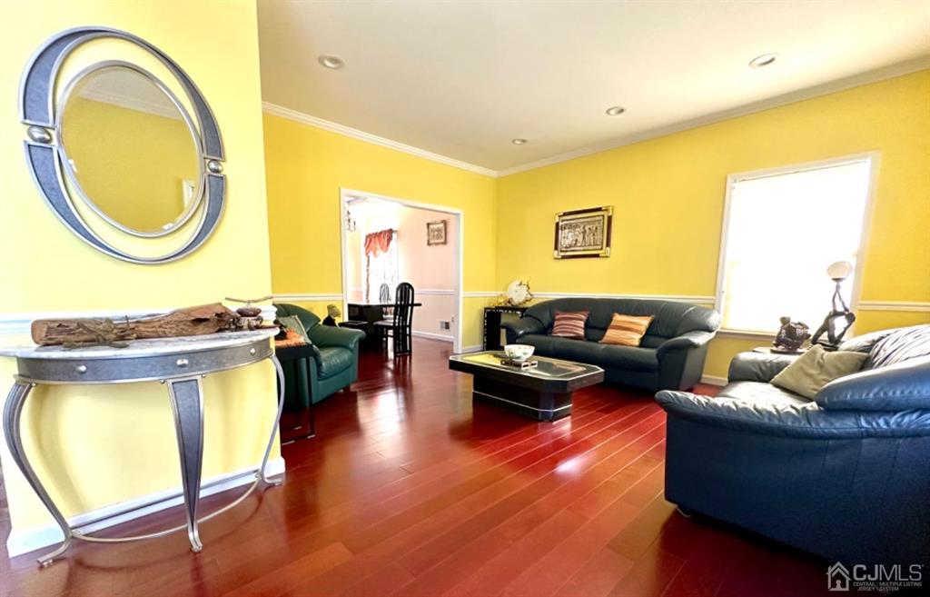 84 Alexander Street Edison, NJ 08820 - Photo 4 of 40 Gallery Image 4