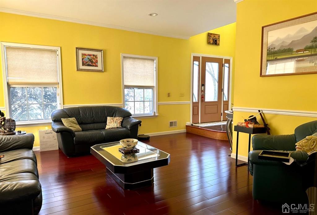 84 Alexander Street Edison, NJ 08820 - Photo 6 of 40 Gallery Image 6