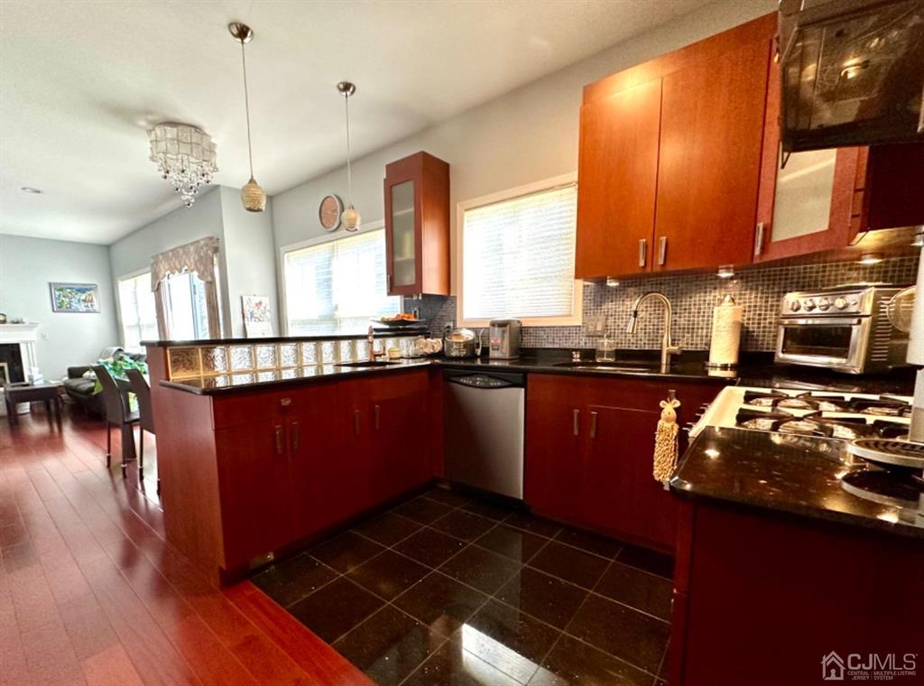84 Alexander Street Edison, NJ 08820 - Photo 10 of 40 Gallery Image 10