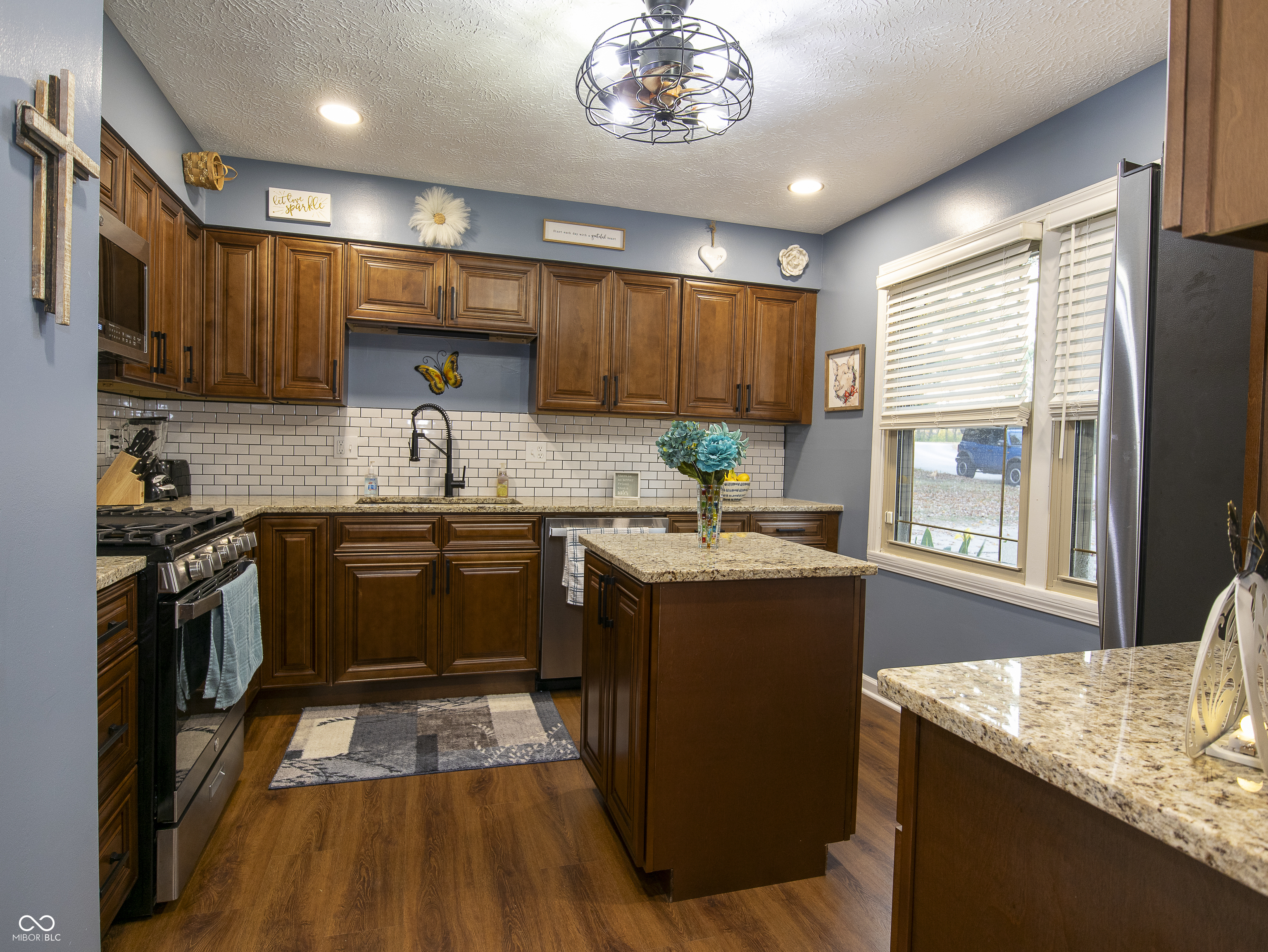 4008 Summit Ridge Road Greenwood, IN 46142 - Photo 4 of 36 Gallery Image 4