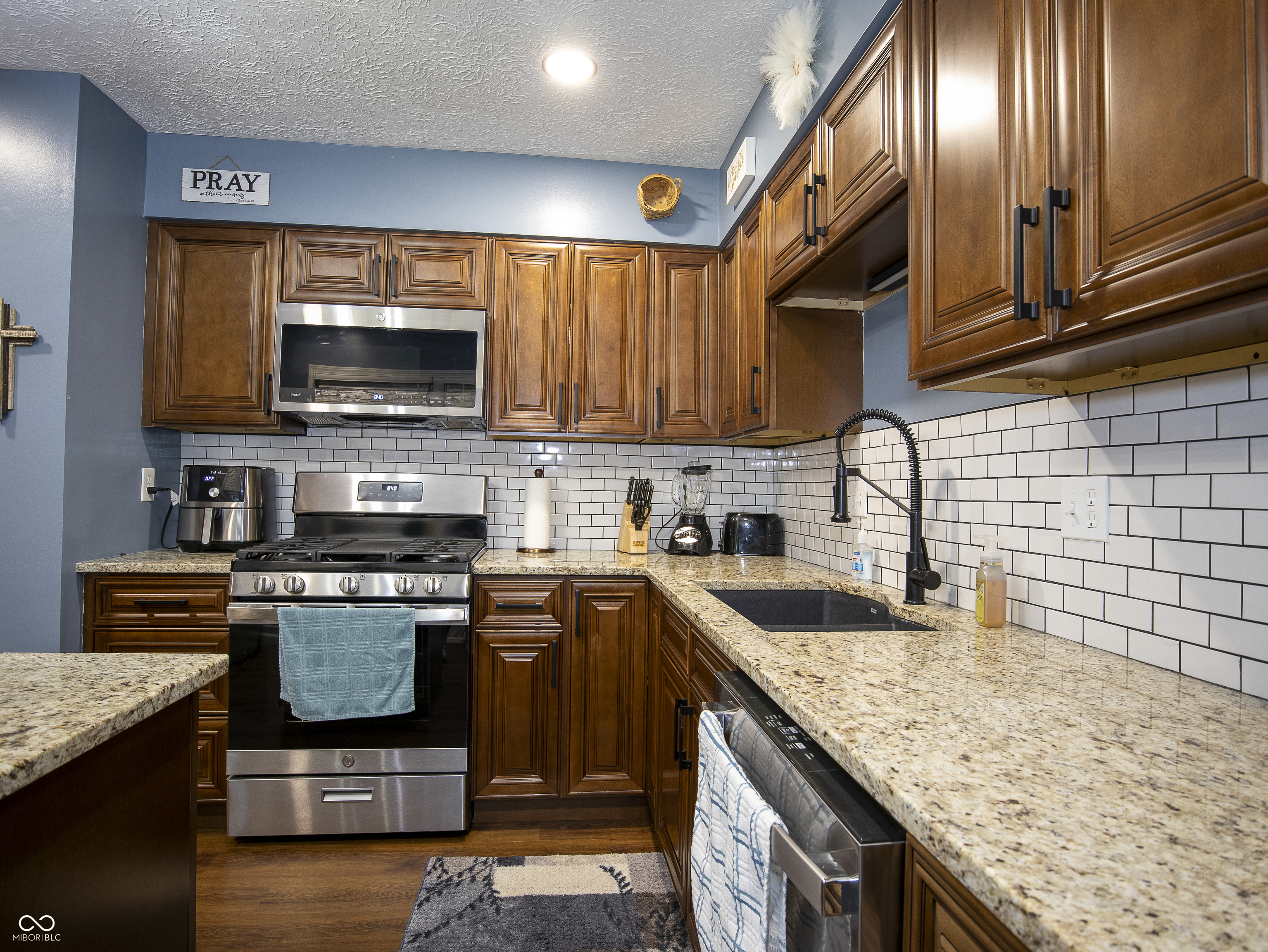 4008 Summit Ridge Road Greenwood, IN 46142 - Photo 6 of 36 Gallery Image 6