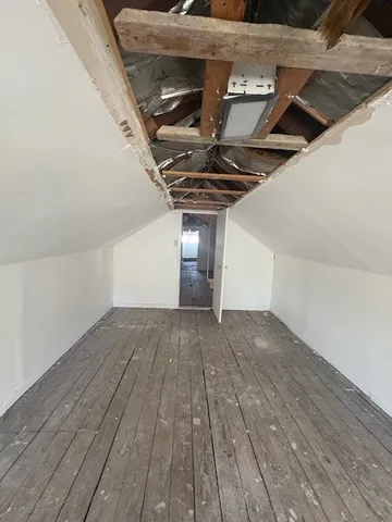 a view of entryway with a small space