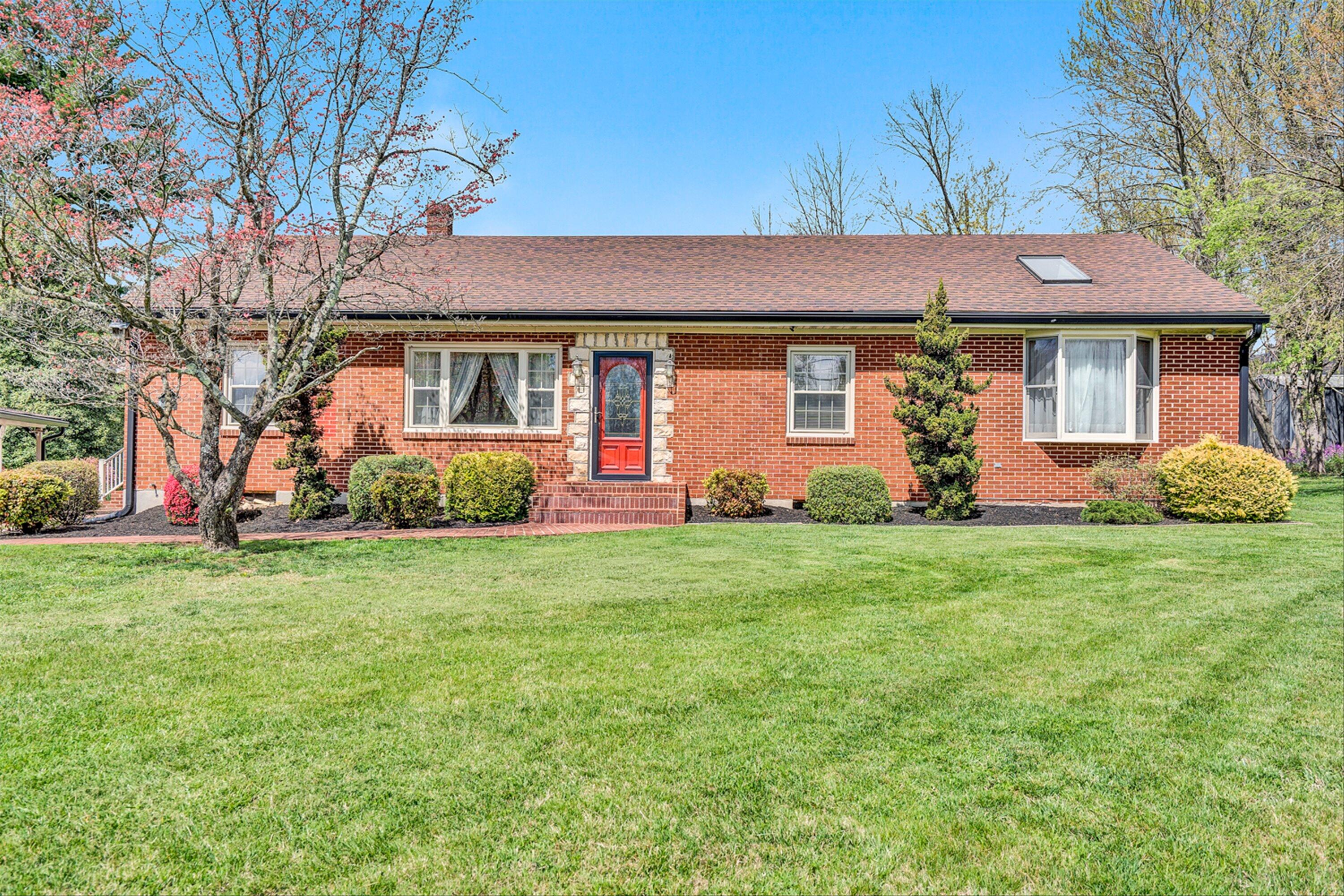 7022 Goff Road Roanoke, VA 24019 - Photo 1 of 39 01-DSC2930