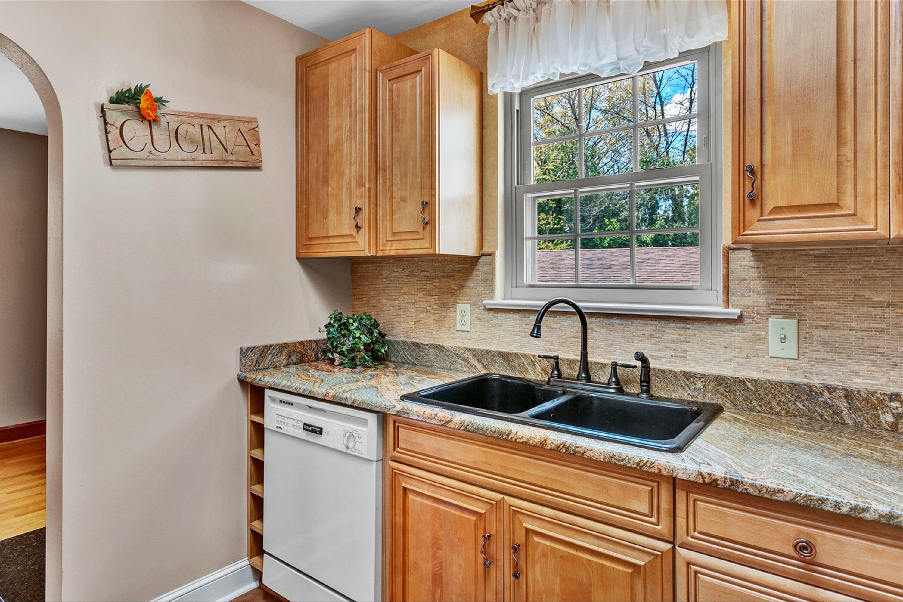 7022 Goff Road Roanoke, VA 24019 - Photo 9 of 39 09-DSC2927